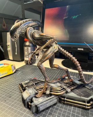 Finally finished!! I’m really happy with it! The drool look great in my opinion. 

#alien #aliens #alienromulus #xenomorph #weylandyutani #resinprinting #modelkit #resinkit #monster #painting #airbrush #airbrushpainting #airbrushing #alien3 #instagood #instaart #resinprint #resinprinter #elegoosaturn4ultra